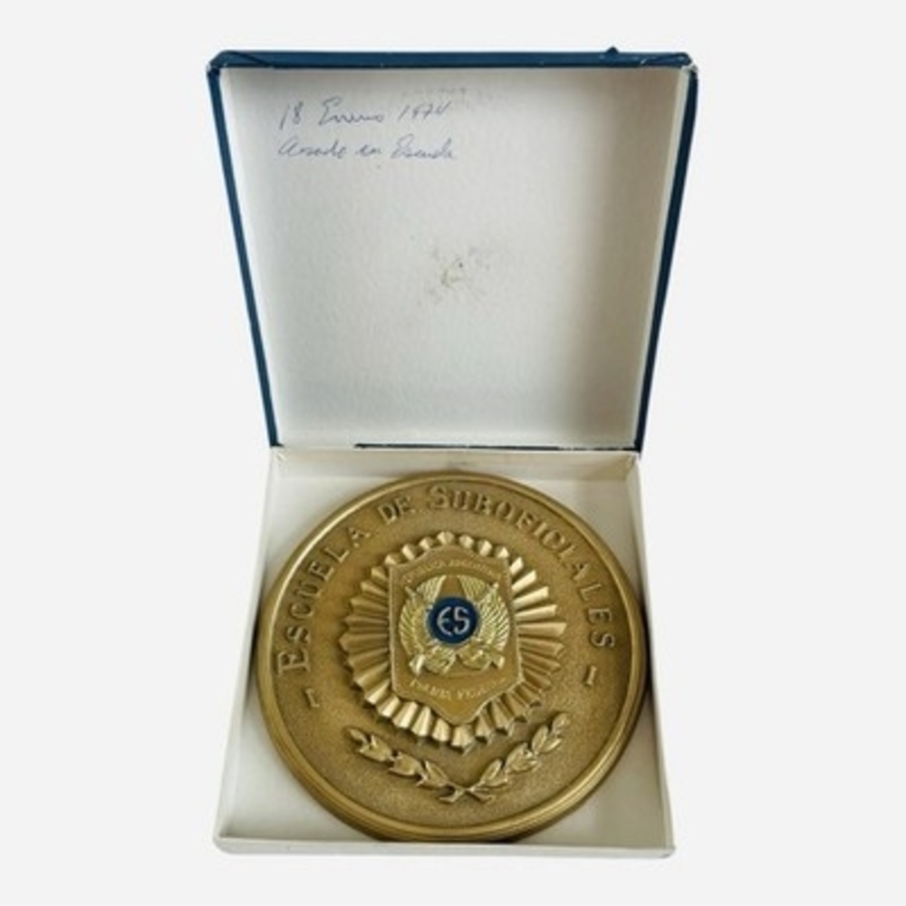 Vintage 1974 Argentine Federal Police NCO School Medal Plaque 8" NIB